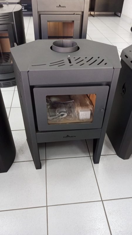 Calefator a lenha compacto na cor preta